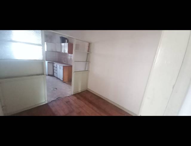 1.5 BEDROOM FLAT FOR SALE IN GLENWOOD